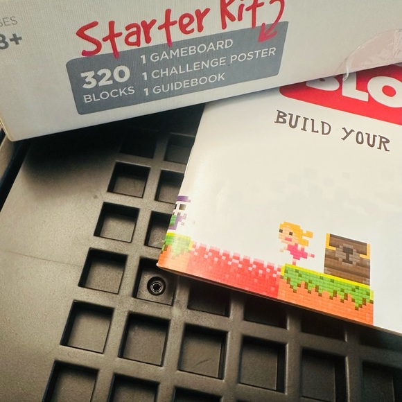 Bloxels Video Game Builder Starter Set - Picture 4 of 6